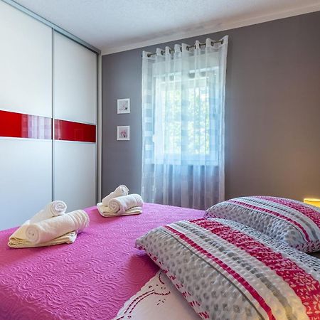 Apartman Laura Cres Exteriör bild
